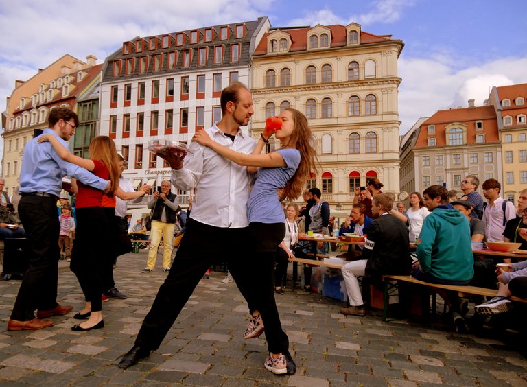 Tango - offen und bunt