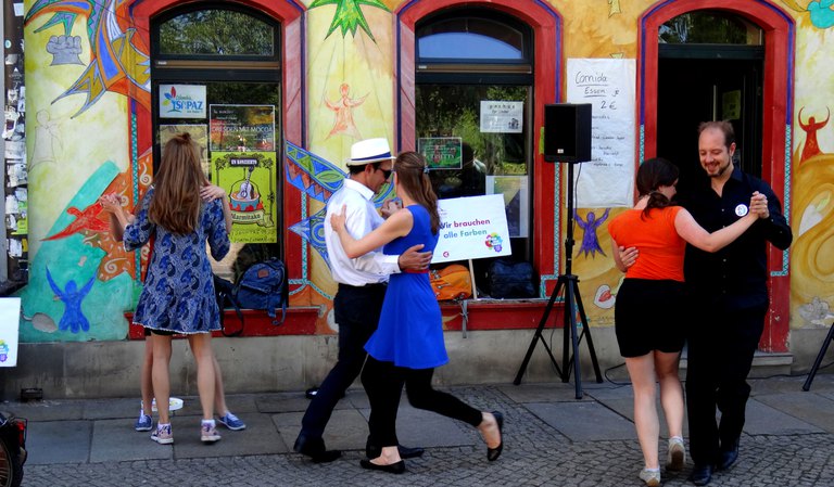 Tango - offen und bunt