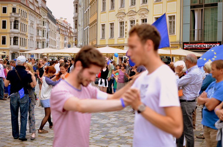 Tango - offen und bunt